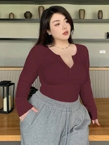 Dazy Plus Áo thun tay dài cổ khoét cỡ lớn có chi tiết cắt xẻ, Quần áo mùa thu, Quần áo trở lại trường - Màu Đỏ Sâu - Xem 5