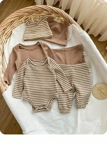 SHEIN 新生女宝宝可爱休闲针织弹力长袖连体衣，卡通印花，搭配裤子和帽子，秋冬季