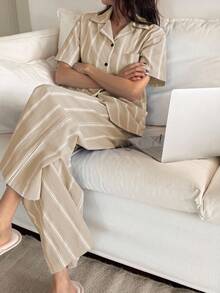 DAZY Gestreifter Kontrast-Knopf-Vorderseite Drop Shoulder Kurzarm Damen Pyjama Set