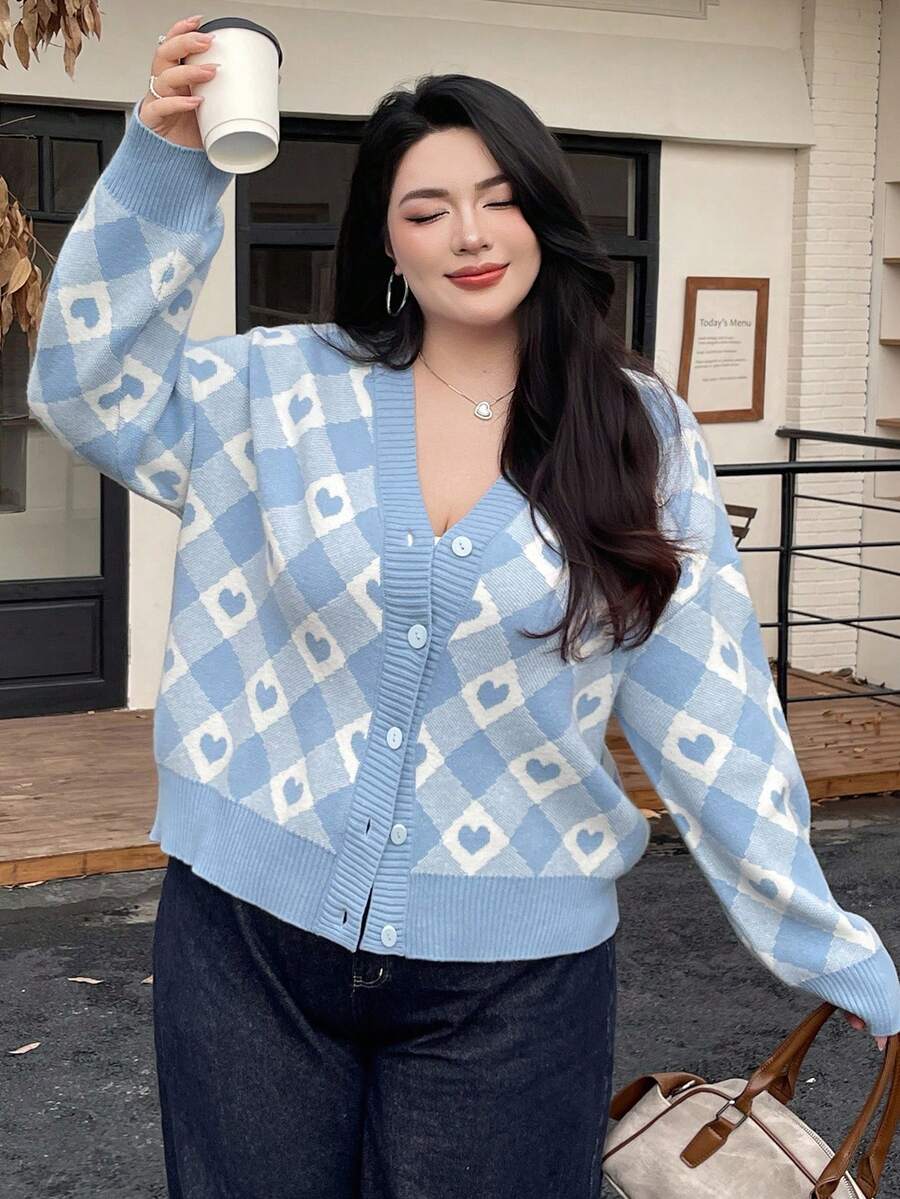 Dazy Plus 大码女式心形提花格子 V 领宽松休闲毛衣开衫，蓝色秋冬 - 藍色 - 查看 1