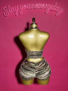 Slaydiva مجموعة قطعتين من ملابس علوية أكروب بلا أكمام ذو ملمس فرو مع ياقة عالية وظهر مكشوف + تنورة ضيقة قصيرة مخططة ذات ملمس فرو، مناسبة لمهرجانات الموسيقى والعيد والتخرج والارتداء اليومي، موضة ربيع/صيف 2025