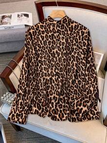 GlowEve CURVE 加大码豹纹领结长袖衬衫，适合通勤 - 彩色 - 查看 2