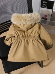 SHEIN 男婴复古棕色纯色连帽毛领保暖内衬口袋设计加厚腰部抽绳连帽羽绒服，宽松版型，适合户外、居家、休闲、运动等场合。男婴毛领冬季外套，男婴秋冬装，婴幼儿冬季休闲服，6个月-3岁男婴冬季外套，男婴连帽外套，男婴毛领连帽外套，男婴冬季外套，男婴保暖冬季外套，幼儿冬季外套，男婴人造毛皮连帽外套，幼儿男婴秋季冬季夹克 - 咖啡棕 - 查看 2