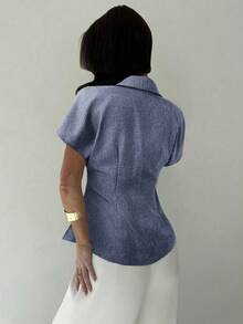 Firerie Camisa de mujer de lino con pliegues en la cintura, manga corta, con botón de metal, azul marino, para uso casual u oficina - Azul y blanco - Ver 2