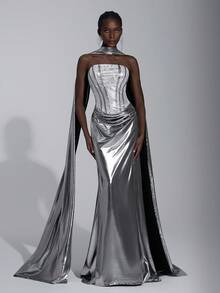 Elitara 优雅、奢华、未来感十足的针织涂层面料，配有缝线、法式刺绣、人字形腹部褶皱、飘逸领口的贴臀连衣裙、女士晚礼服、网眼连衣裙、连衣裙