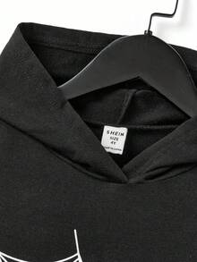 SHEIN 男童 2 件套街头酷炫牛仔外观蜘蛛图案红色运动衫和黑色破洞高弹紧身牛仔裤套装，适合男童秋冬装 - 深色水洗藍 - 查看 5