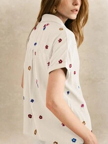 Écloséra 女士花卉刺绣翻领短袖休闲度假衬衫 - 杏色 - 查看 2