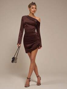 SHEIN BAE Robe mini élégante asymétrique à manches évasées et froncée, en satin de couleur café, pour l'automne/hiver. Robe de demoiselle d'honneur, robe d'anniversaire, robe superposable pour l'automne/hiver, robe de tous les jours, robe pour occasions formelles, robe de vacances - Tabac - Voir 1