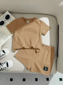 SHEIN 男宝宝女宝宝字母印花短袖T恤+徽章装饰休闲短裤两件套