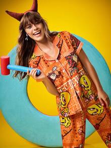 Chillnights X LOONEY TUNES 女士可爱卡通图案短袖翻领衬衫和宽松裤子睡衣套装，夏季 - 彩色 - 查看 5