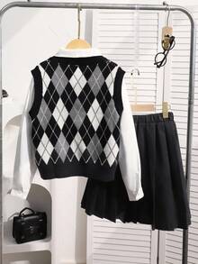 SHEIN Sparklyn 三件套：少女蝴蝶结背心、菱格纹背心、白色衬衫和百褶裙，适合返校季秋冬季的学院风套装 - 黑與白 - 查看 3