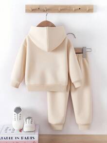 SHEIN Playful Pals 2 件套女婴时尚简约彩色字母印花连帽羊毛衫和字母印花羊毛裤套装，适合秋冬季外出 - 杏色 - 查看 2