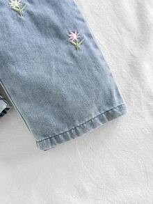 SHEIN Vintaside Kids 2 件女婴舒适休闲罗纹喇叭袖圆领长袖上衣和刺绣荷叶边围兜裤套装，适合春秋冬日常穿着 - 彩色 - 查看 5