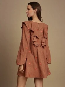 WESTFADE 花卉刺绣灯芯绒荷叶边 V 领纽扣前长袖飘逸宽松迷你连衣裙休闲可爱秋季西部风波西米亚风服装 - 棕色 - 查看 2