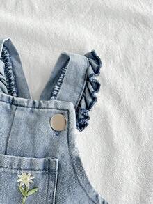 SHEIN Vintaside Kids 2 件女婴舒适休闲罗纹喇叭袖圆领长袖上衣和刺绣荷叶边围兜裤套装，适合春秋冬日常穿着 - 彩色 - 查看 7