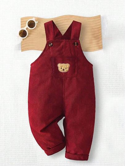 SHEIN Playful Pals 1 件装男婴焦糖色灯芯绒背带裤，搭配可爱小熊刺绣贴片和双色纽扣，复古减龄设计。捕捉秋冬假日氛围。可爱的休闲复古风格，适合外出、户外玩耍、度假、当季日常穿着