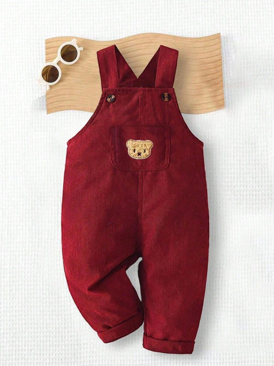 SHEIN Playful Pals 1 件装男婴焦糖色灯芯绒背带裤,搭配可爱小熊刺绣贴片和双色纽扣,复古减龄设计。捕捉秋冬假日氛围。可爱的休闲复古风格,适合外出、户外玩耍、度假、当季日常穿着 - 酒紅色 - 查看 1