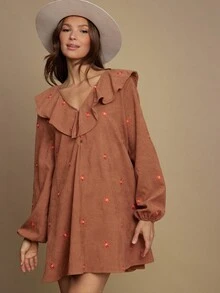 WESTFADE 花卉刺绣灯芯绒荷叶边 V 领纽扣前长袖飘逸宽松迷你连衣裙休闲可爱秋季西部风波西米亚风服装 - 棕色 - 查看 1