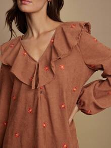 WESTFADE 花卉刺绣灯芯绒荷叶边 V 领纽扣前长袖飘逸宽松迷你连衣裙休闲可爱秋季西部风波西米亚风服装 - 棕色 - 查看 3