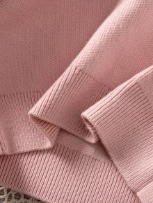 荷叶边圆领长袖蝴蝶结服装，适合居家和户外穿着