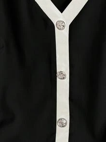 Franclia Ensemble de grande taille pour femmes composé d'un cardigan à col V à manches courtes avec blocs de couleurs contrastés et d'un pantalon droit à taille élastique. Ensemble élégant et romantique noir en deux pièces pour femmes. Ensemble deux pièces à manches courtes pour femmes. Ensemble deux pièces noir et blanc pour femmes. - Noir - Voir 4