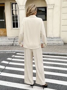 SHEIN Frenchy 2 件套女士休闲通勤简约纯色提花长袖衬衫和宽松裤 2 件套，秋季，新款秋季收腰衬衫套装，优雅两件套，亚麻收腰衬衫，休闲套装，教师节，旅行，机场穿着适度两件套舒适两件套，冬季两件套，派对两件套，女士派对两件套，婚礼派对两件套，外出上衣，女士优雅两件套，别致女士两件套，时尚优雅通勤套装 - 杏色 - 查看 4