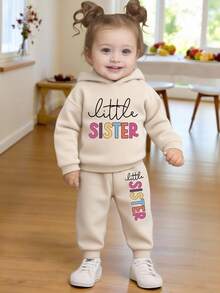SHEIN Playful Pals 2 件套女婴时尚简约彩色字母印花连帽羊毛衫和字母印花羊毛裤套装，适合秋冬季外出 - 杏色 - 查看 1