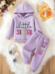 SHEIN Playful Pals 2 件套女婴时尚简约彩色字母印花连帽羊毛衫和字母印花羊毛裤套装，适合秋冬季外出 - 紫色 - 查看 3