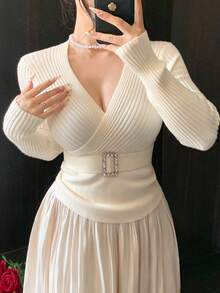 DAZY Women's Sexy Elegant Fitted Waist Metal Buckle Rhinestone Decorated Deep V-Neck Knit Sweater, Autumn/Winter