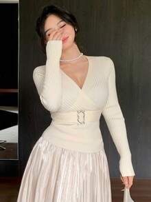 DAZY Women's Sexy Elegant Fitted Waist Metal Buckle Rhinestone Decorated Deep V-Neck Knit Sweater, Autumn/Winter