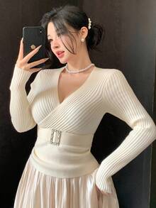 DAZY Women's Sexy Elegant Fitted Waist Metal Buckle Rhinestone Decorated Deep V-Neck Knit Sweater, Autumn/Winter