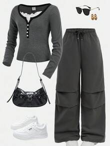 SHEIN 2 piezas Conjunto casual de niña preadolescente con top de manga larga acanalado con ribete de contraste y botón, combinado con pantalones anchos plisados, estilo casual escolar, adecuado para uso casual, regreso a clases, ceremonia de apertura, uso diario, escuela, viajes, deportes, otoño/invierno - Gris - Ver 1