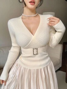 DAZY Women's Sexy Elegant Fitted Waist Metal Buckle Rhinestone Decorated Deep V-Neck Knit Sweater, Autumn/Winter