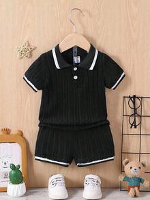 SHEIN Playful Pals 2 件套男婴靛蓝 Polo 衫和短裤套装，粗罗纹面料，适合日常户外玩耍、上学、度假，风格优雅，适合家庭休闲、运动和社交聚会，幼儿/婴儿服装，男女通用，夏季 - 黑色 - 查看 3