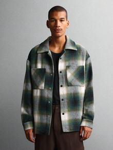 SUMWON Kariertes Sherpa-Flanell-Überhemd, schweres Gewicht, lässiges Winter-Knopfhemd-Jacke mit Fronttaschen und klassischem Kragen, Fischgrätmuster - Grün - Übersicht 3
