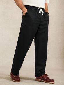 Manfinity Homme 男士成熟休闲纯色直筒裤，整体经典黑色，散发着沉稳优雅的气质。适合日常休闲穿着、周末出游、旅行、与朋友聚会等。这款裤子是男士衣橱中不可或缺的百搭单品，也是秋季送给男朋友或老公的绝佳礼物。 - 黑色 - 查看 4