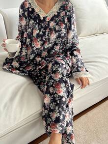 DAZY Ensemble de pyjama pour femmes avec imprimé floral, garniture en dentelle et manches bouffantes en polaire. Vêtements d'automne et d'hiver - Noir - Voir 10