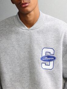 SUMWON 短款学院风经典运动衫，带刺绣校园字母标志，休闲圆领长袖套头衫，秋冬家居服 - 灰色 - 查看 3