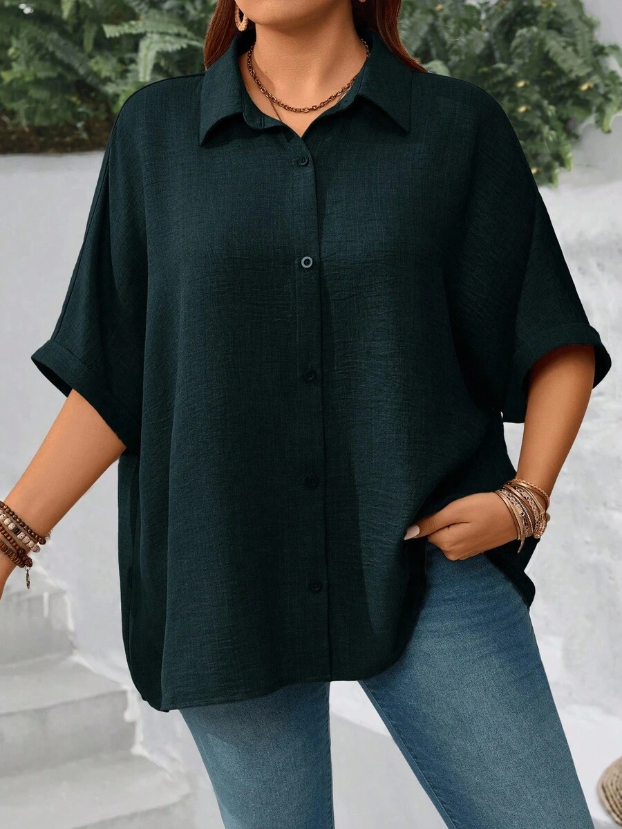 EMERY ROSE Chemise décontractée ample à manches chauve-souris et à simple boutonnage pour femmes de grande taille, couleur unie. Idéale pour les vacances, l'été. - Vert sapin - Voir 1