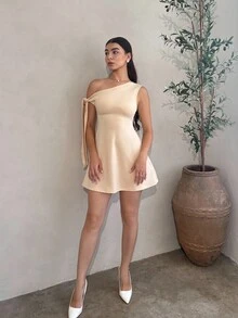 Andrea Bello 女式不对称系带肩黑色修身优雅A字荷叶边下摆半身裙 - 杏色 - 查看 4