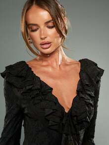 MISSGUIDED 优雅 V 领喇叭袖荷叶边长裙哥特式维多利亚长袖黑色正式晚礼服复古风格特殊场合礼服 - 黑色 - 查看 4