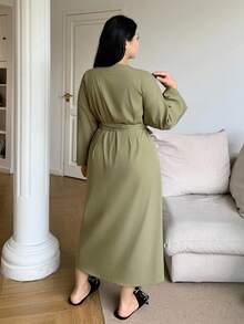 Dazy Plus Áo choàng ngủ dài tay cổ chữ V buộc eo cỡ lớn cho nữ, trang phục ấm áp mùa thu đông - Màu xanh Ô liu - Xem 2