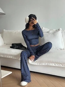SHEIN EZwear Conjunto de 2 piezas con top corto de manga larga con hombro asimétrico y lunares y pantalones acampanados, estilo retro elegante