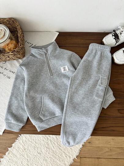 SHEIN 2pcs/Set Young Boys Casual Comfortable Stand Collar Half-Zip Pocket Decor Contrast Color Pullover Hoodie And Loose Fit Fleece Lined Cargo Pants Set, Suitable For Winter Fall