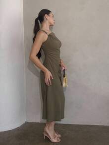 Andrea Bello Sommerkleid ohne Ärmel mit Metallring-Dekor, tailliert gerafft, plissiert, Mini-Länge