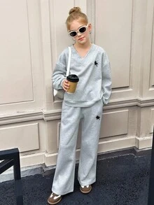 SHEIN Tween Girls Solid Light Gray Fleece Inner Oversize V-Neck Fluffy Loose Fit Long Sleeve Sweatshirt With Print And Wide Leg Sweatpants, Small Logo Print,  Sweatshirt And Sweatpants Set For Autumn/Winter, Tween Girl Sweatshirt Pants Set Girl Two Piece Long Sleeve Set Tween Matching Set Teen Girls 2 Piece Pants Set Casual Two Piece Set Grey Sweatpants Set V-Neck Sweat Suit Sweatshirt Straight Pants Suit Tween Girl Teen Two Piece Long Sleeve Set - Light Grey - View 8