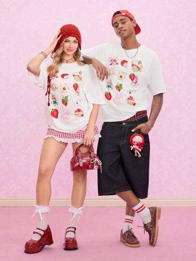 Strawberry Shortcake X SHEIN 1 pieza Camiseta de manga corta con cuello redondo y gráfico de fresa y figura de dibujos animados para hombre
