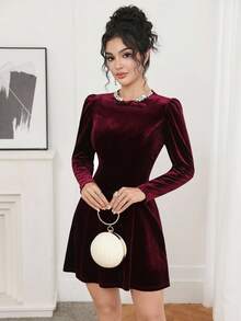 Modelyn 女士纯色蝴蝶结装饰水钻圆领泡泡袖优雅短款连衣裙 - 酒紅色 - 查看 4