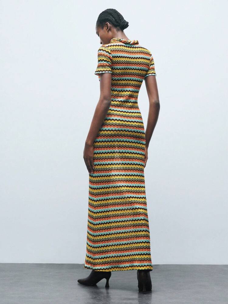 SHEIN Maija Robe longue femme à col rond, manches courtes, rayures multicolores, ajustée. Chic, romantique, décontractée, sophistiquée. Style géométrique, vagues, jacquard, tricot, bohème, pour vacances