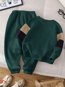 SHEIN 2 件儿童男童休闲学院风舒适针织袖拼布圆领长袖运动衫和裤子套装，适合通勤、学校、日常休闲、学院风、童装、小男孩服装、返校、生日派对、晚会、婚礼、洗礼、开学典礼、日常穿着、旅行、运动、秋冬、羊毛、加厚